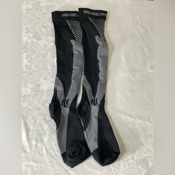 Squeeze Gear Compression Socks Size XXXL /Black&gray 1 Pair. NWOT - Picture 1 of 3